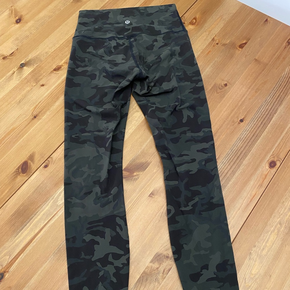 LULULEMON LEGGINGS SIZE 4